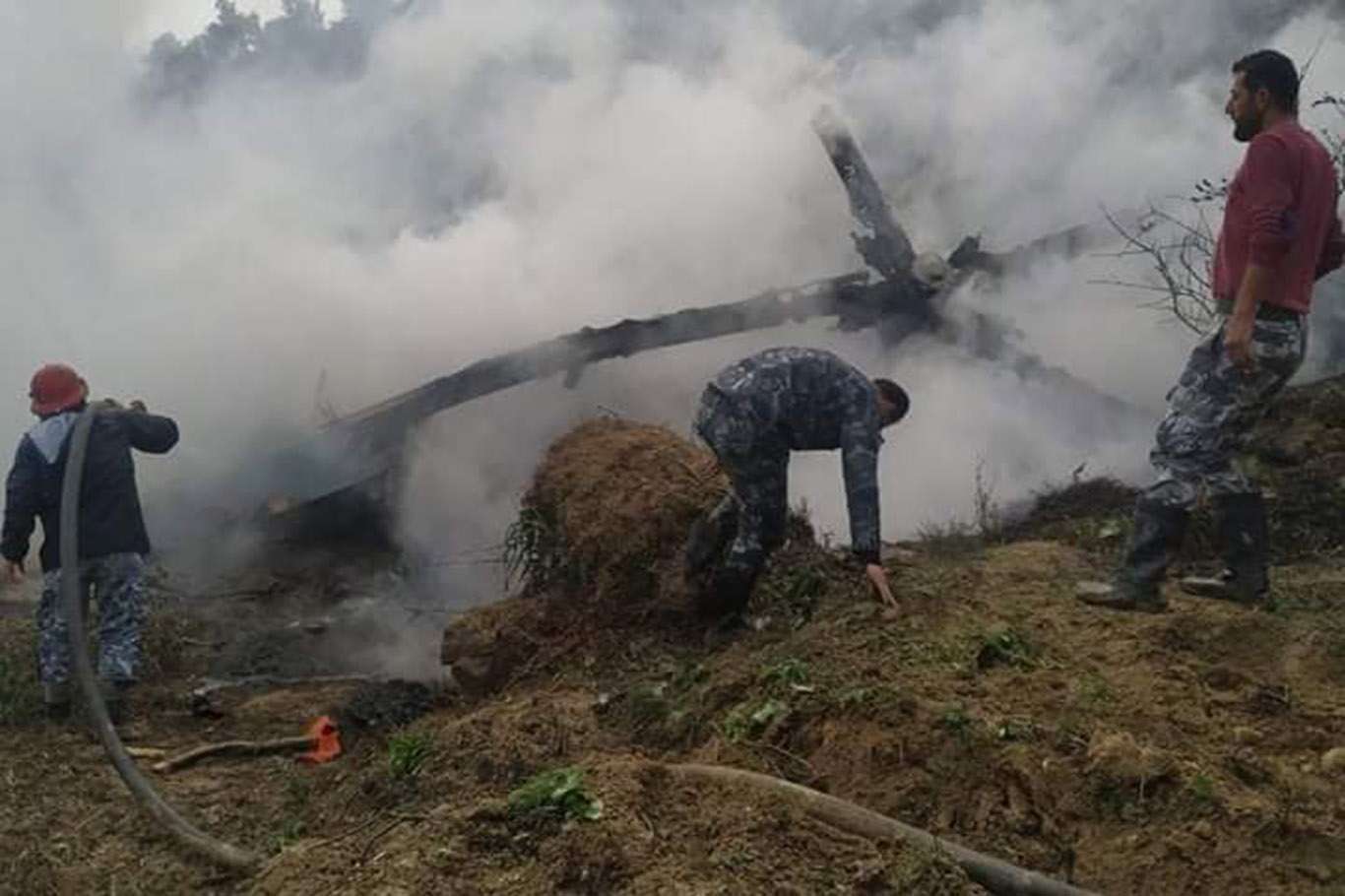 Suriye'de rejime ait helikopter düştü: 2 ölü 3 yaralı Suriye'de rejime ait helikopter düştü: 2 ölü 3 yaralı